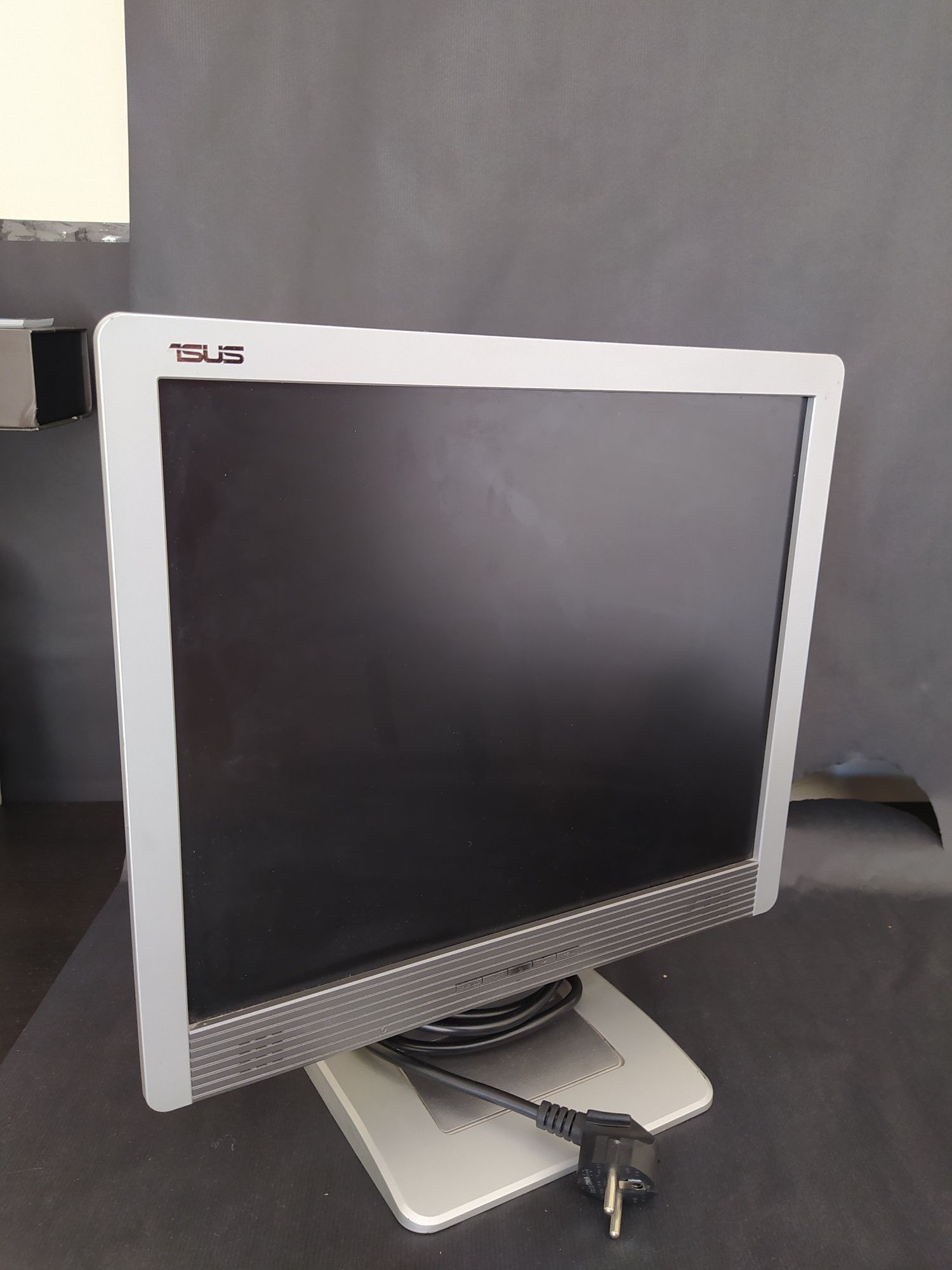 Lcd monitor ASUS para computador a funcionar na perfeição, bom estado