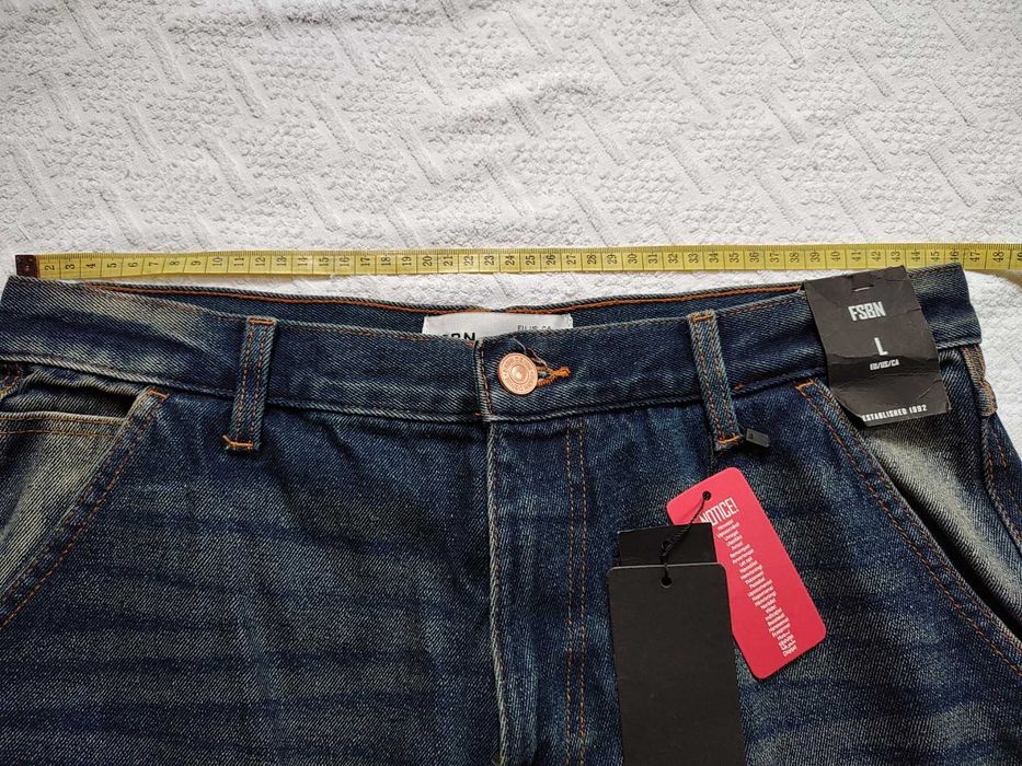 Продам шорти джинсові нові.