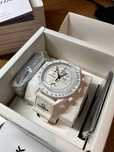 Bioceramika Omega x Swatch Snoopy：Biały Zegarek Kosmiczny - SO33W700