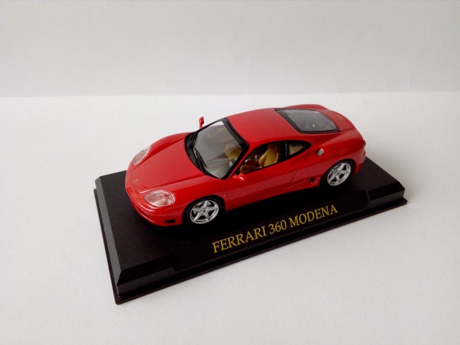 4 Miniaturas de Carros da Ferrari
