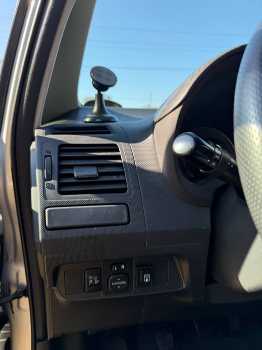 Toyota auris 2010 1.4 MT