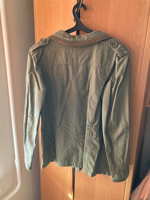 Куртка жіноча,кольору хакі,бу,48-50 розмір