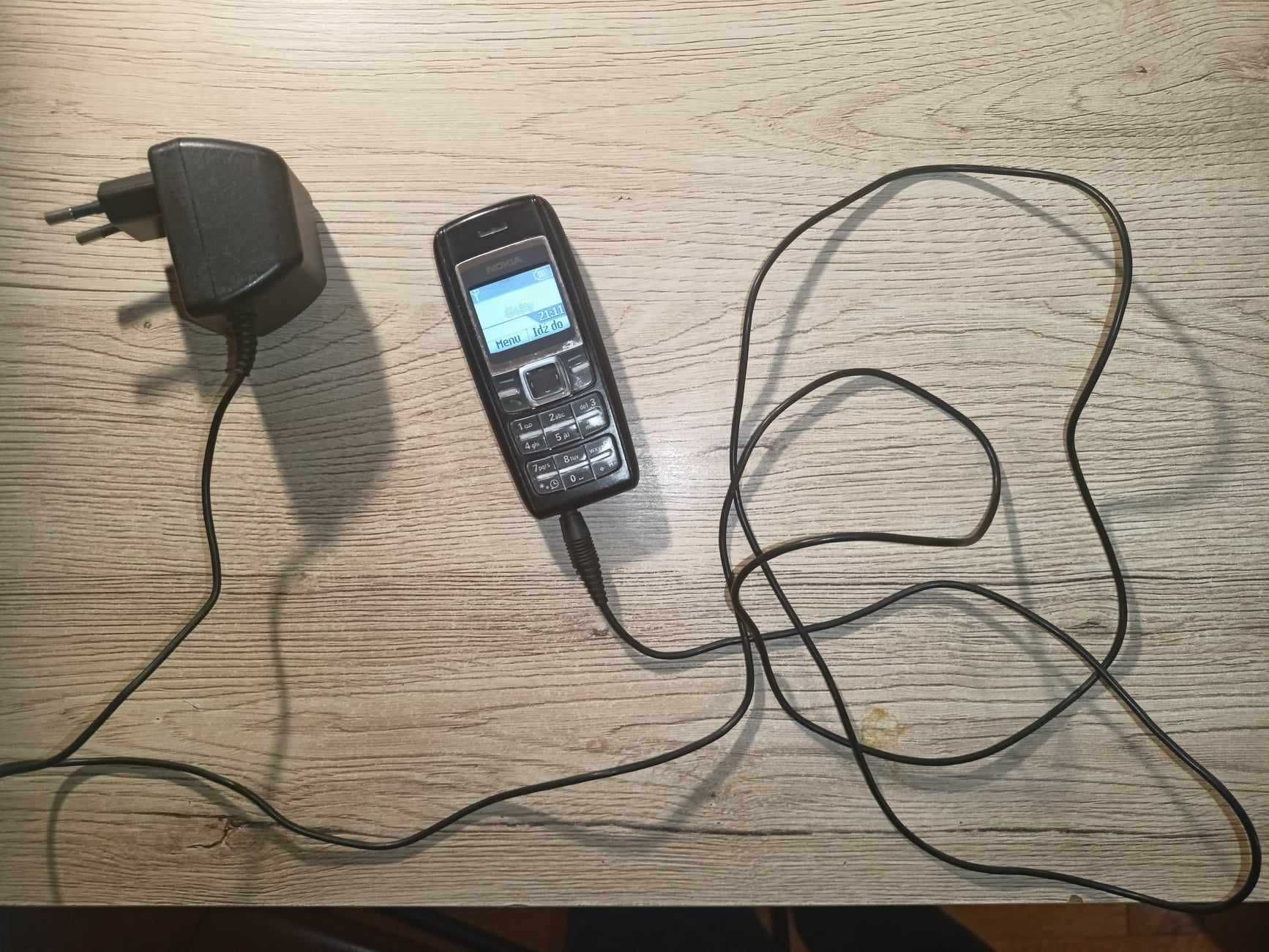 NOKIA 1600 z ładowarką
