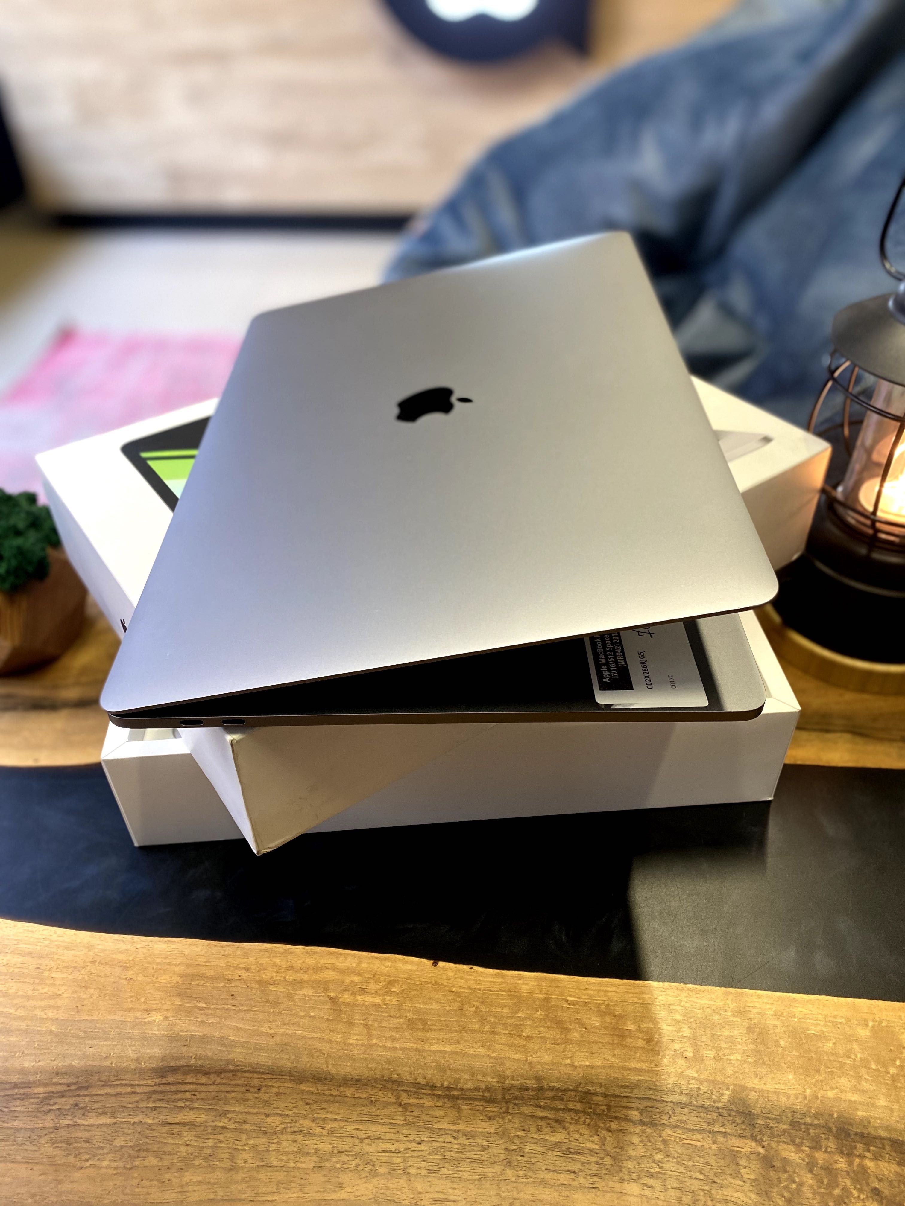 Ноутбук Apple MacBook Pro 15'' i7/16/512 Space Gray (MR942) 2018