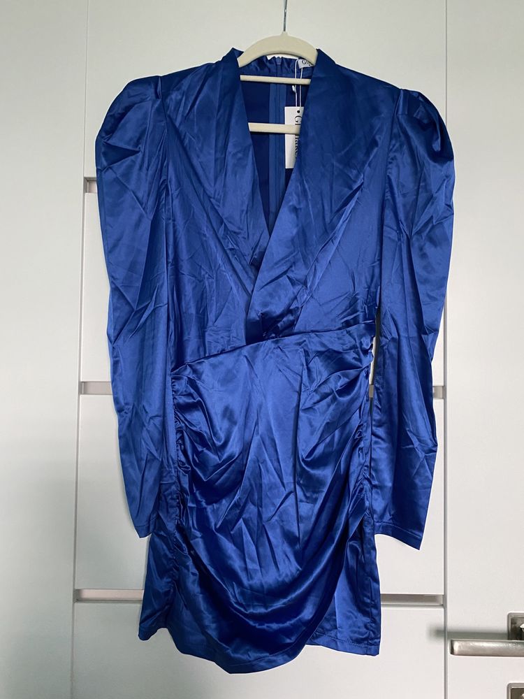 Satynowa niebieska sukienka - rozmiar S