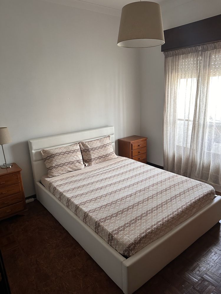 Quarto no Olival Basto