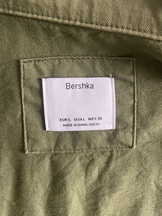 Оливковий жакет жіночий Bershka