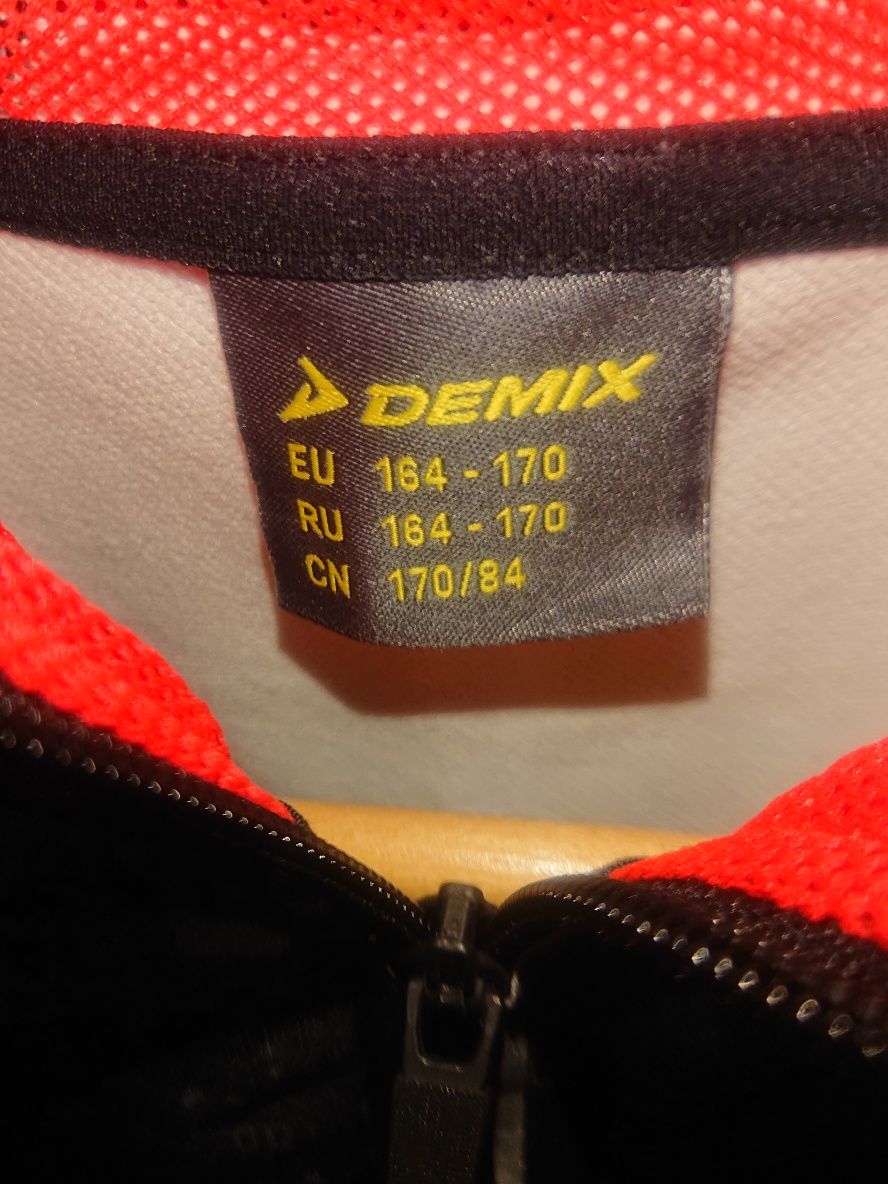 Продам спортивные куртки Demix 170 размер