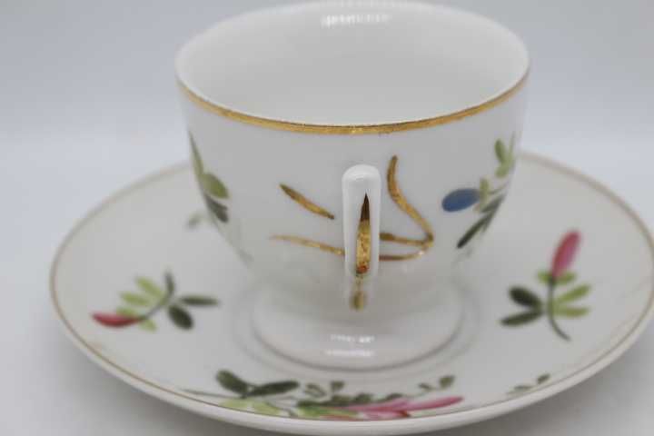 Chávena de Café Vista Alegre 1881 RARA Floral Rosa Pintura Manual