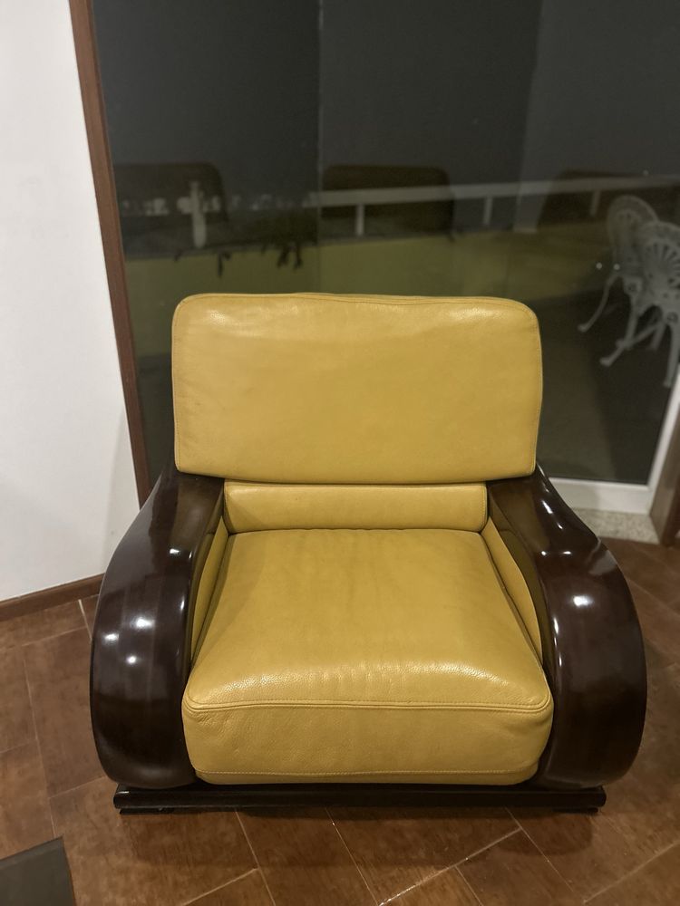 Conjunto de Sofás em Pele – 1 Sofá de 2 Lugares + 2 Poltronas