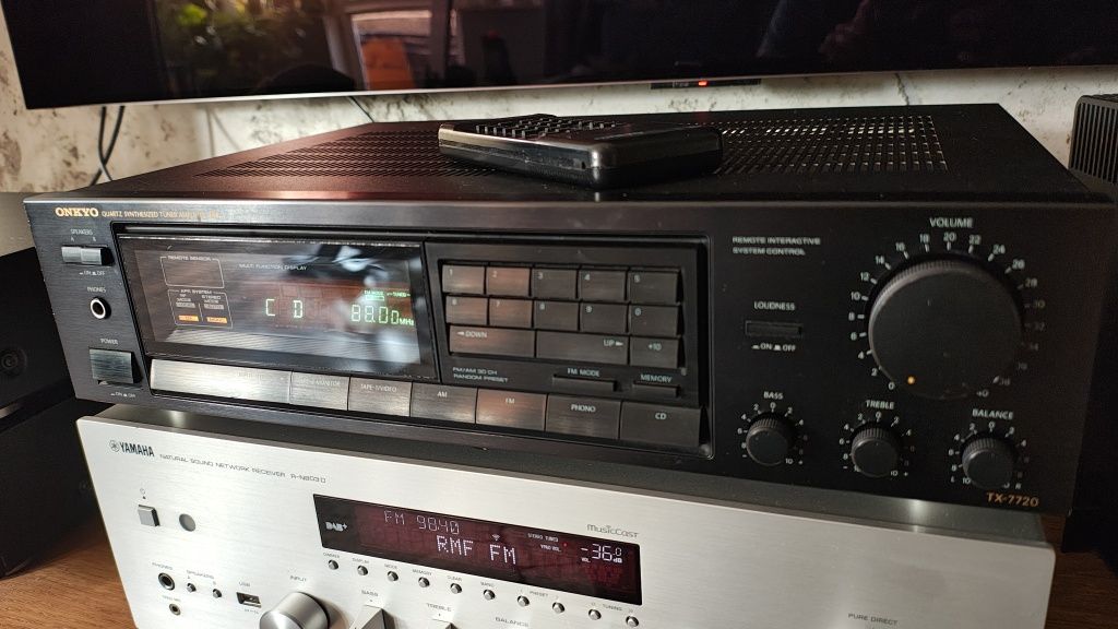 Amplituner Onkyo TX-7720 + pilot