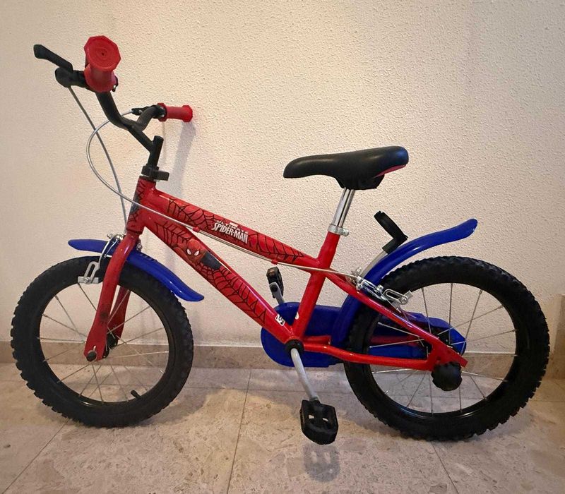 Bicicleta de criança do Homem-Aranha
