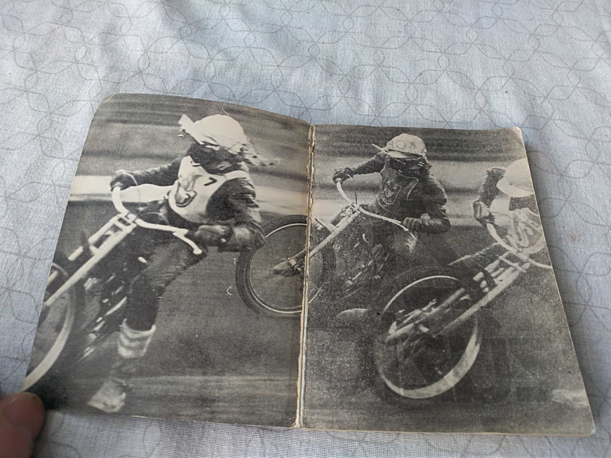 Książka Wszystko o... Żużel i żużlowcy Bogusław Koperski 1975 rok