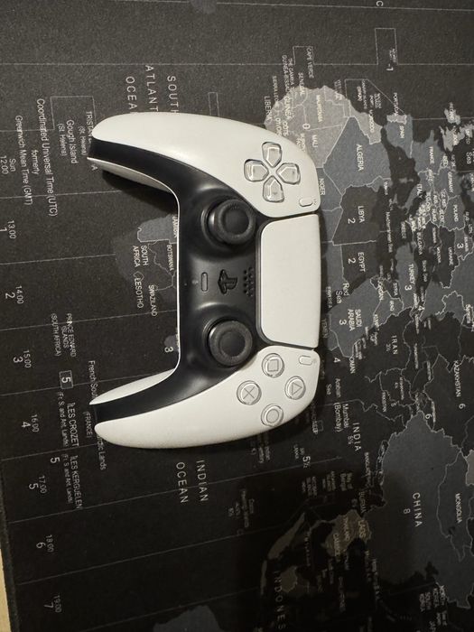 Pad dualsense do PS5 z nowymi analogami Hall