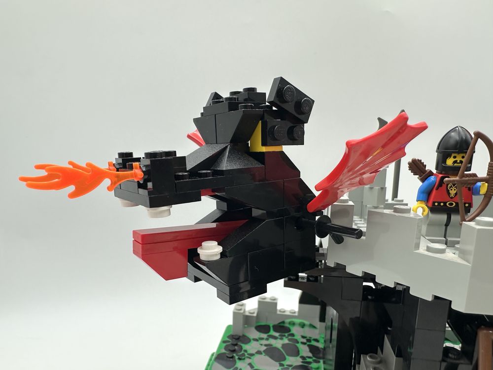 Lego 6082 Castle Fire Breathing Fortress BOX
