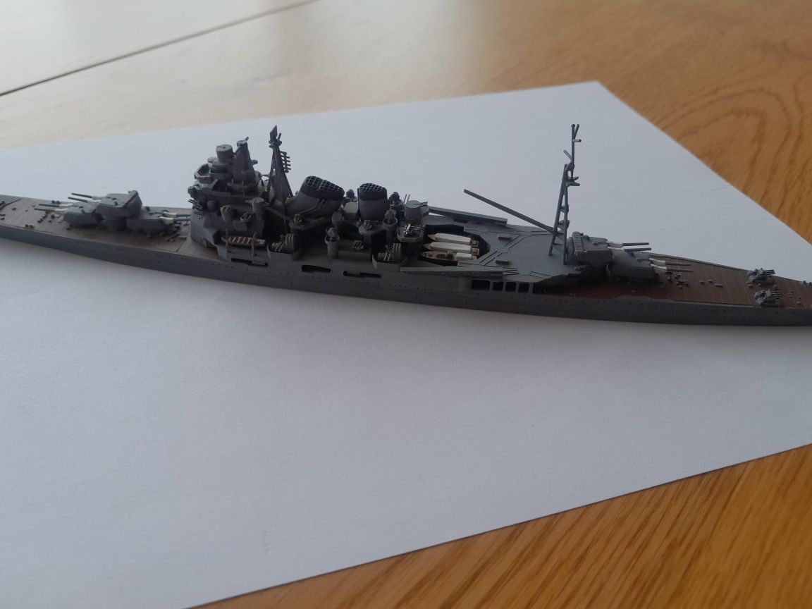 1/700 Model krążownika Takao - sklejony pomalowany