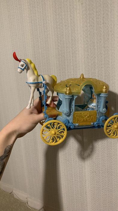 Карета з Попелюшкою