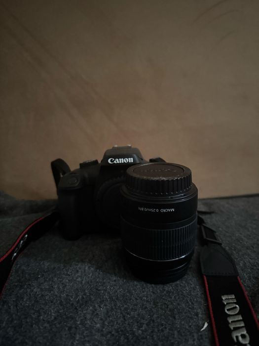Продам цифровий фотоапарат Canon EOS 4000D
