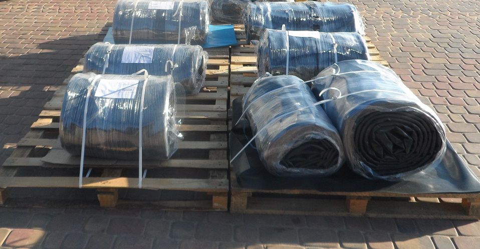 Folia do oczka wodnwgo oczek wodnych/Geomembrana gr 1,5mm Czarna/Nieb.