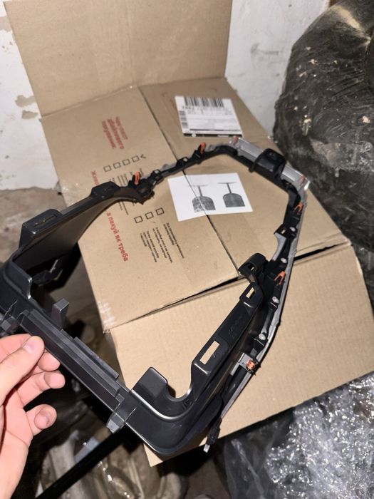 Накладка на центральну консоль RAV4 2019