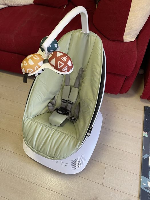 Заколісуючий центр 4Moms MamaRoo 5.0