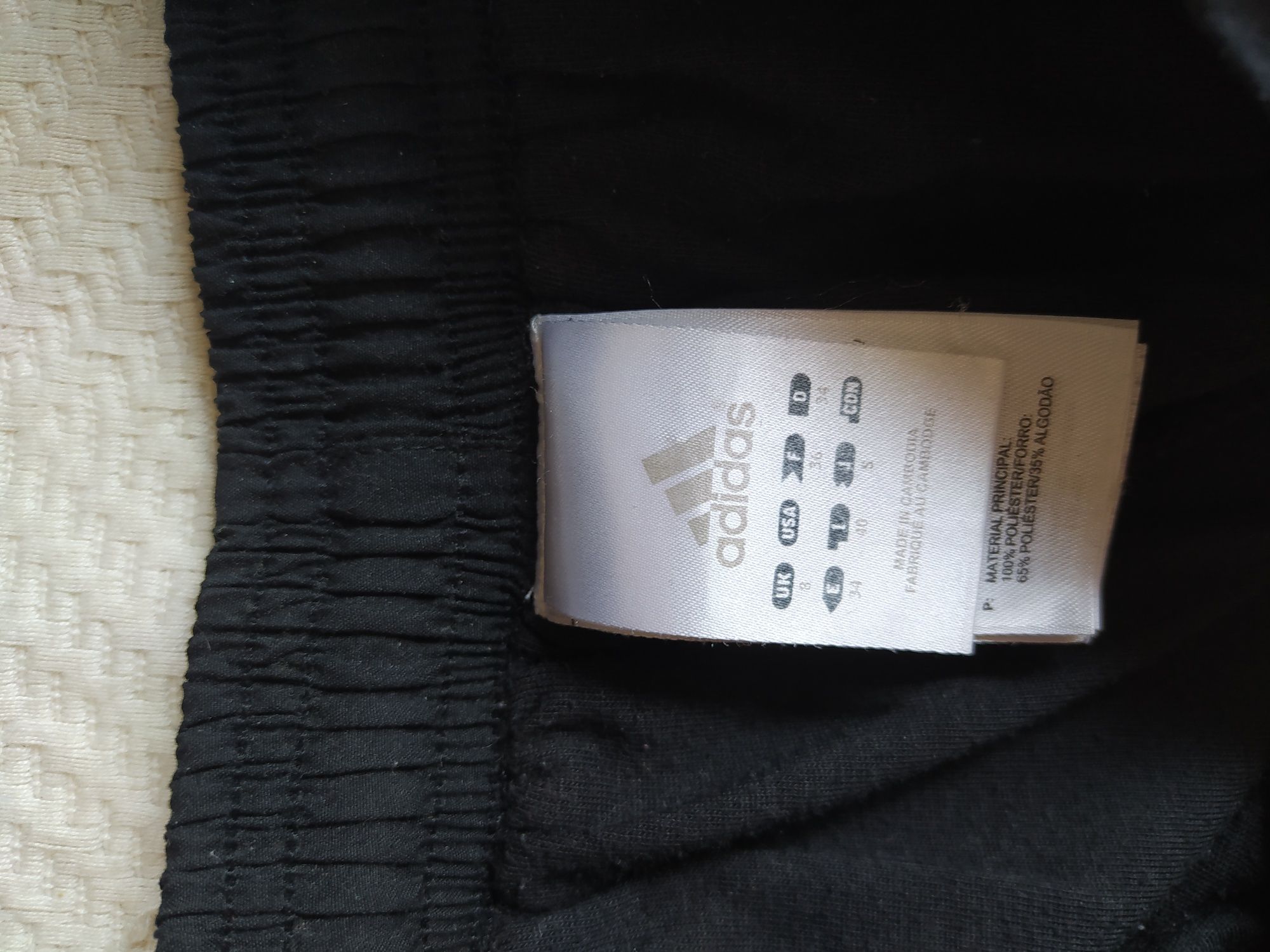 Czarne dresy adidas