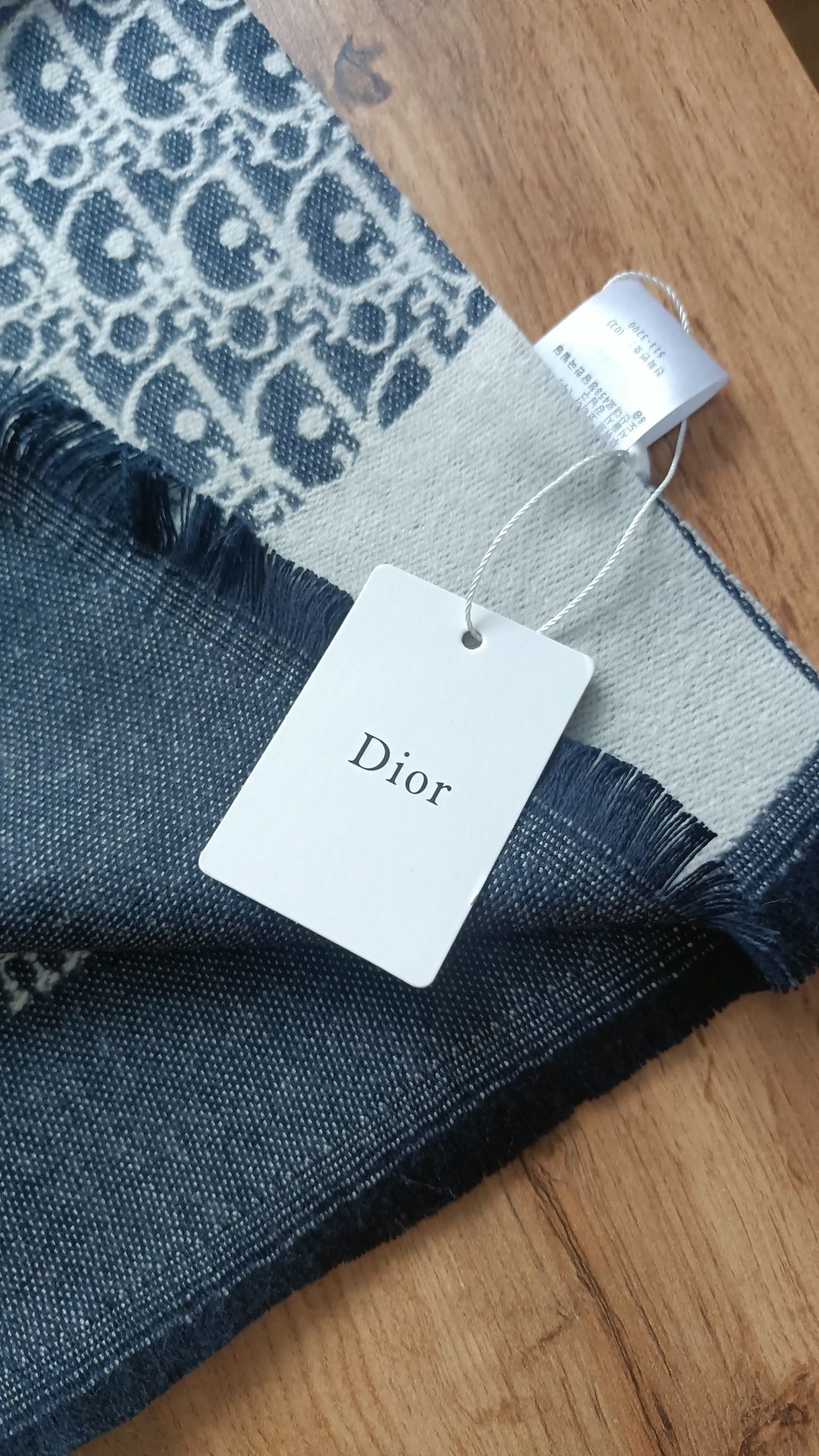 Apaszka szalik Nowy Dior