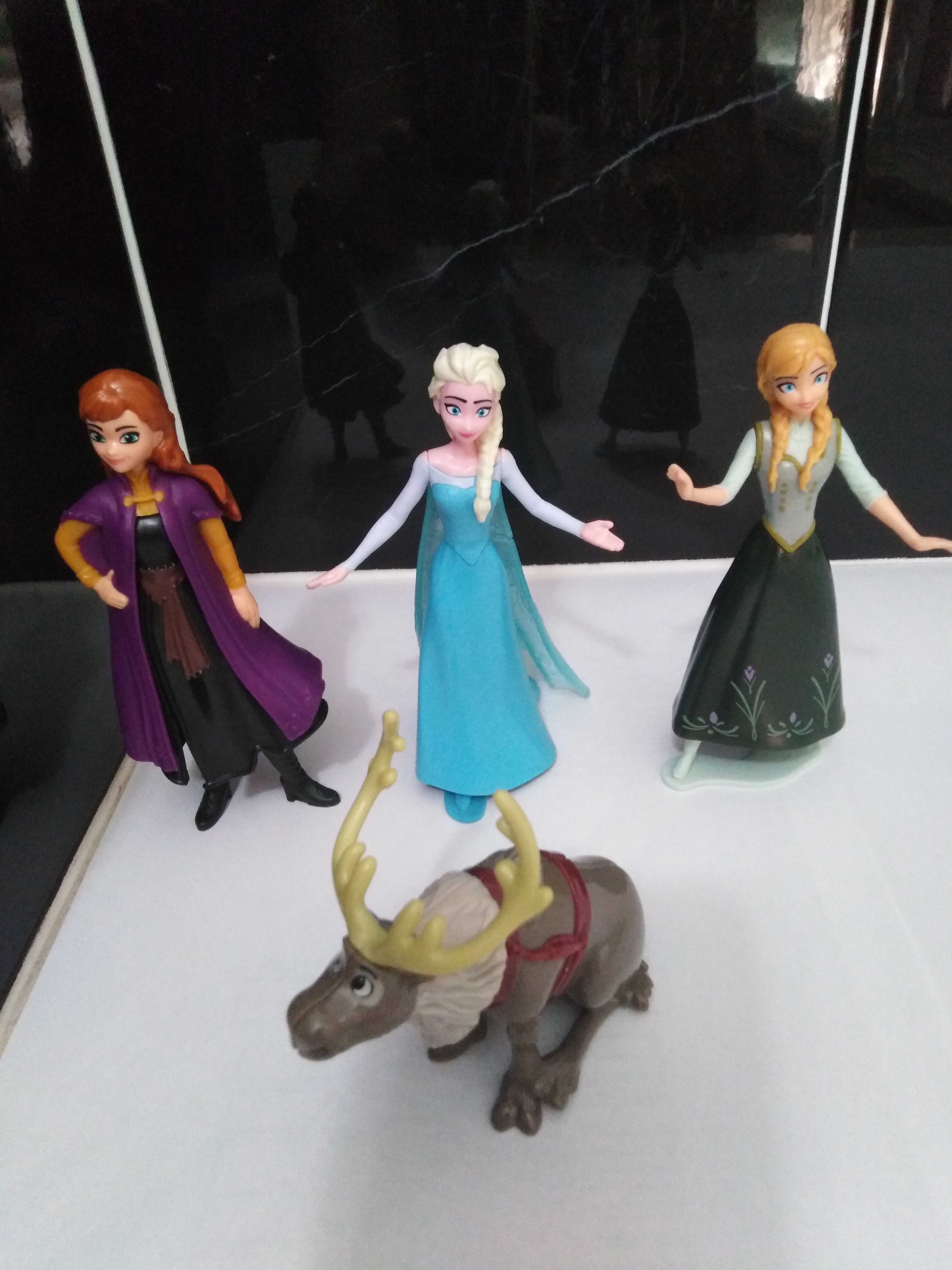 Conjunto de personagens/ figuras Frozen.