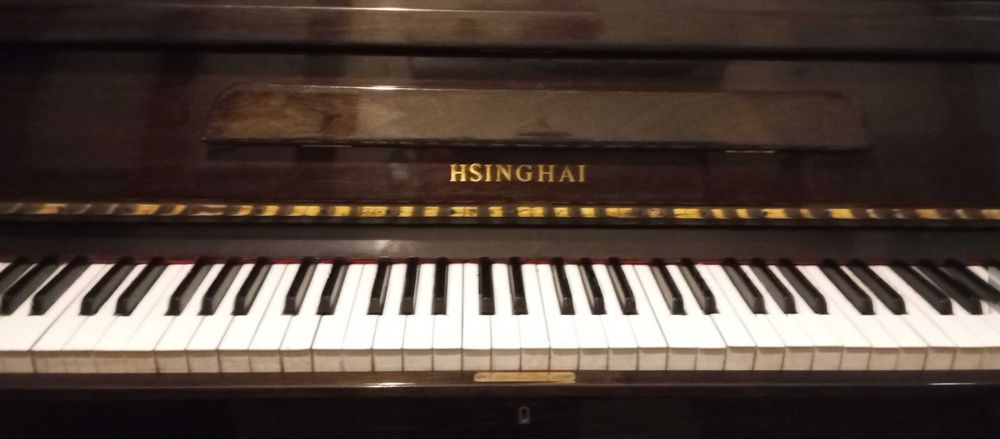 Piano de parede HSINGHAI, Bom estado.