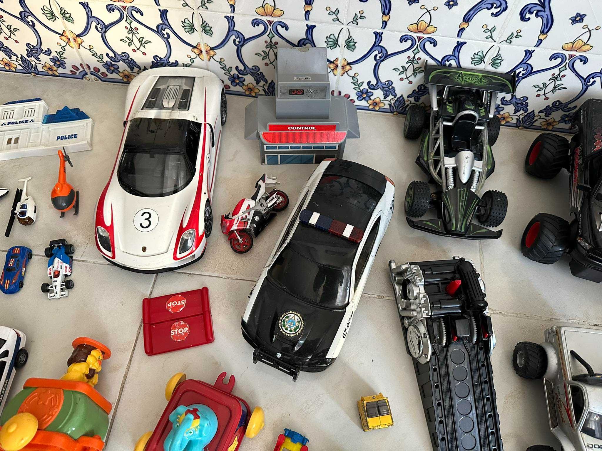 carros brinquedos veiculos carrinhas motas hotwheels policia avioes