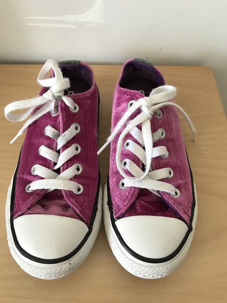 Welurowe różowe trampki Converse 29