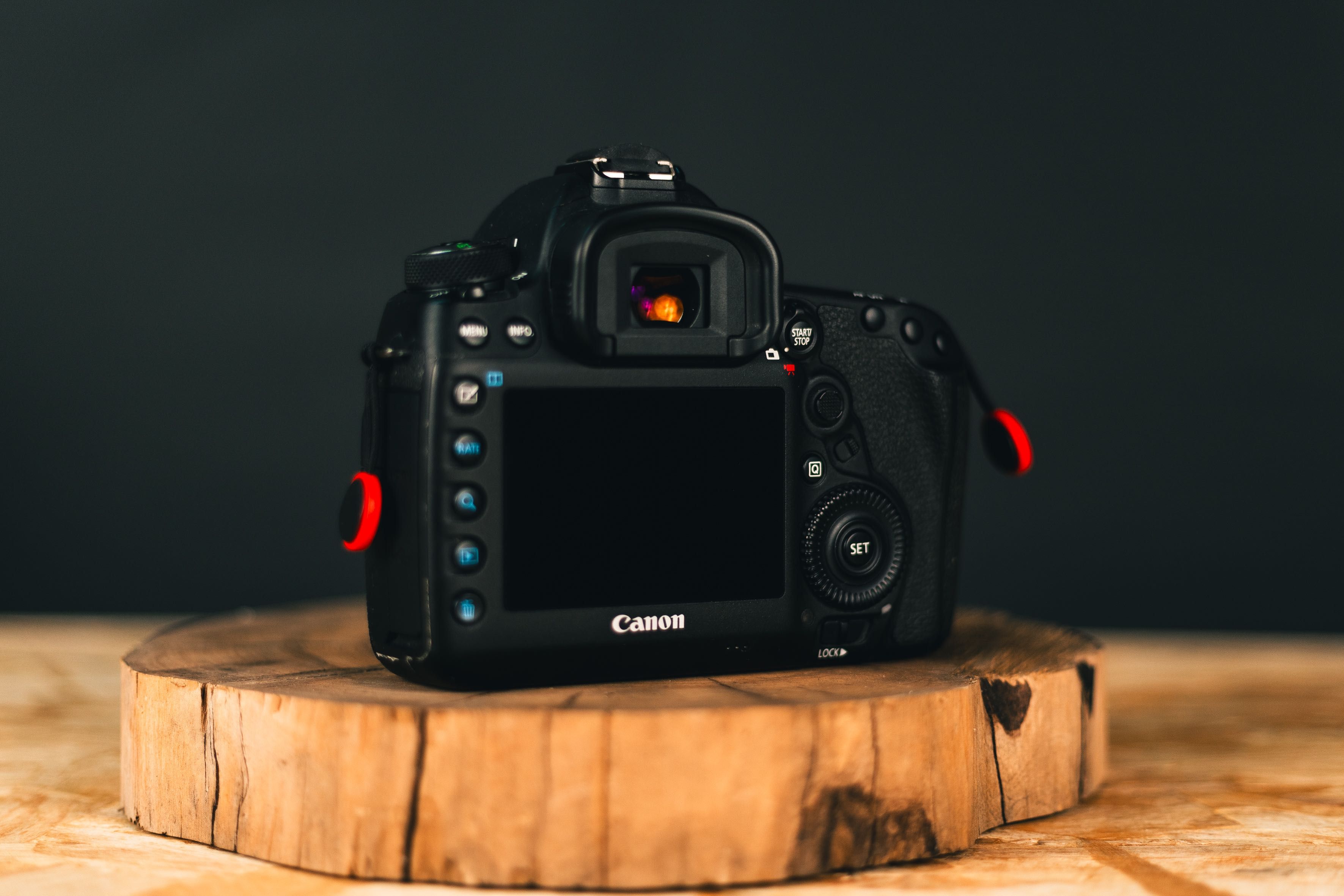 Canon 5D MKIV + Grip + Baterias