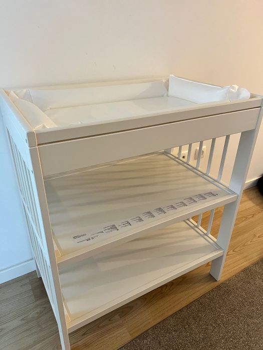 Muda fralda bebé ikea