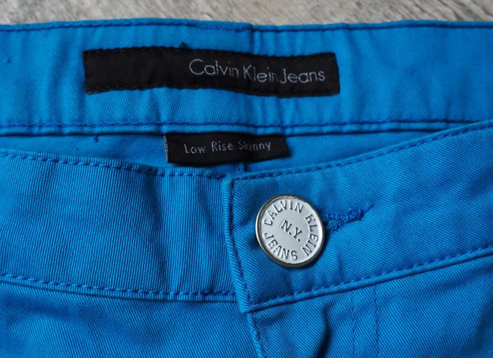 Calvin Klein_low rise_jeansy niebieskie_rozmiar 32