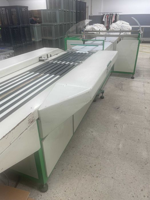 Maquina industrial de embalar t'shirts automatica