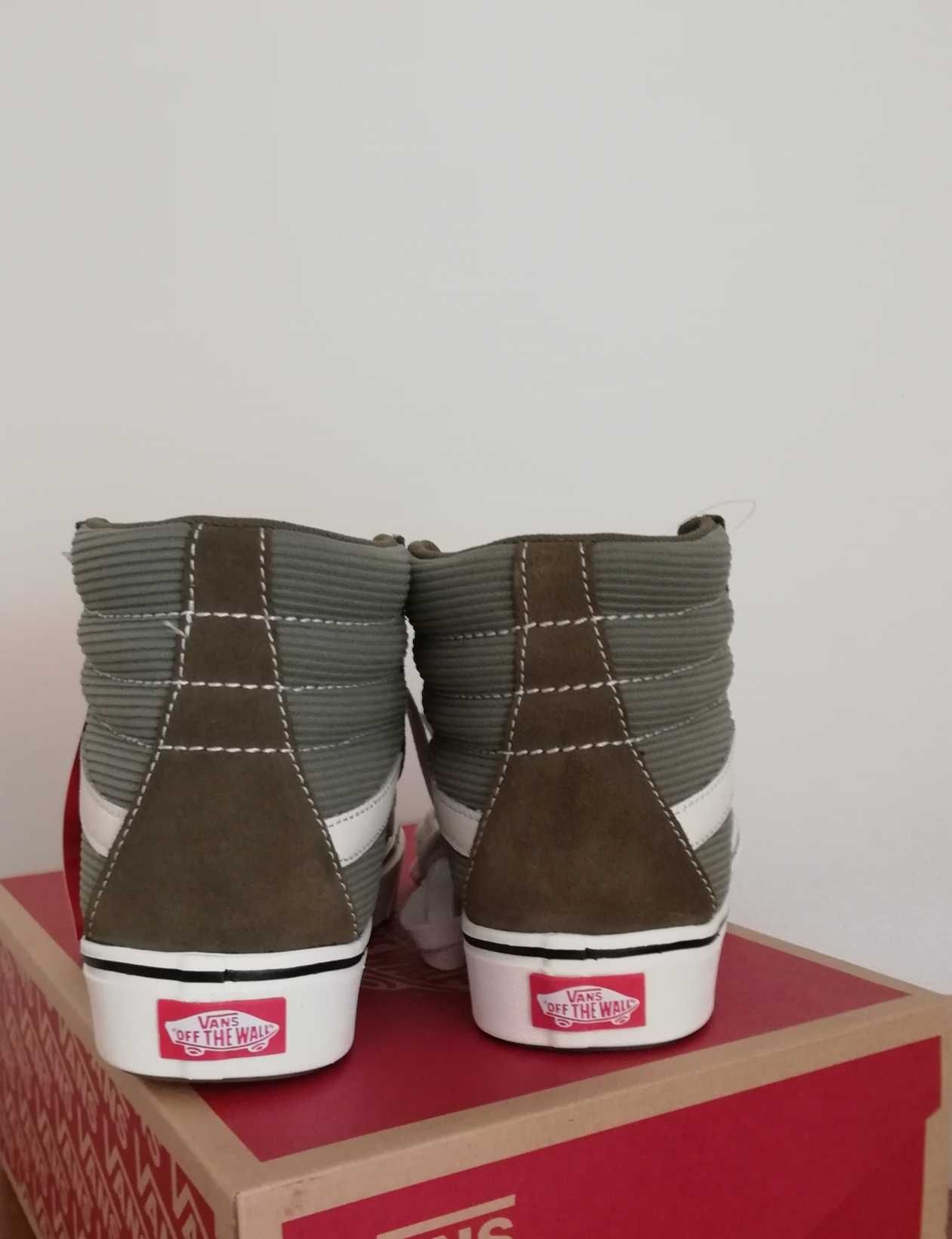 Buty Sneakersy Vans Comfycush, wysokie, r. 36.5, khaki, ciemnozielony.