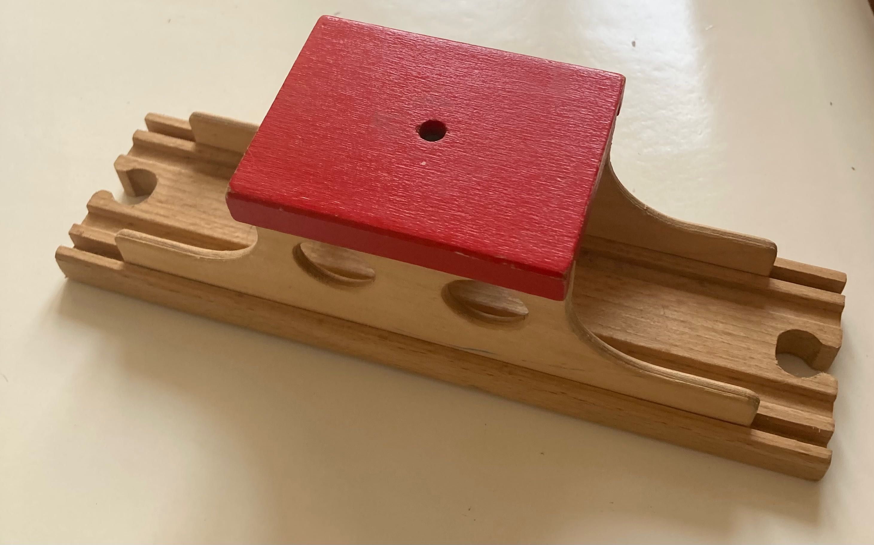 Peça para comboio de madeira