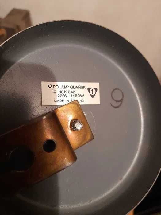 Stara lampka industrialna.