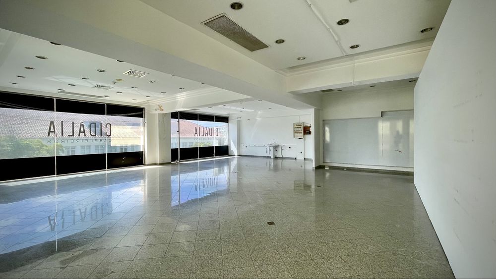Loja 200m2 centro Almada para alugar