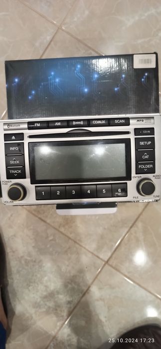 Продам штатну магнітолу на Хюндай Санта Фе 2012...