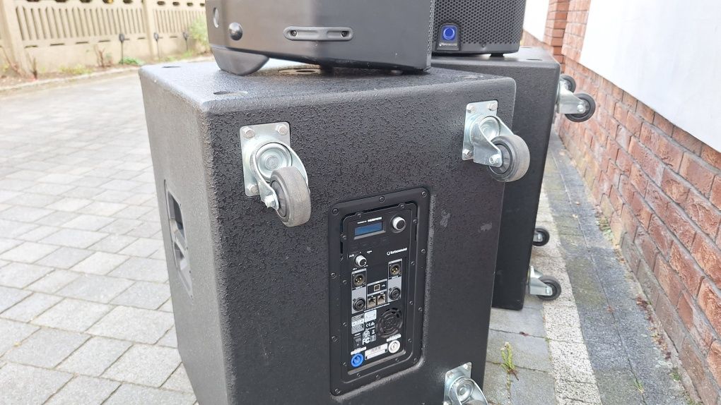 Turbosound iq12
Turbosound iq18b