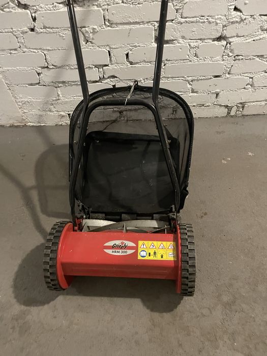 Kosiarka reczna z koszem Grizzly HRM 300