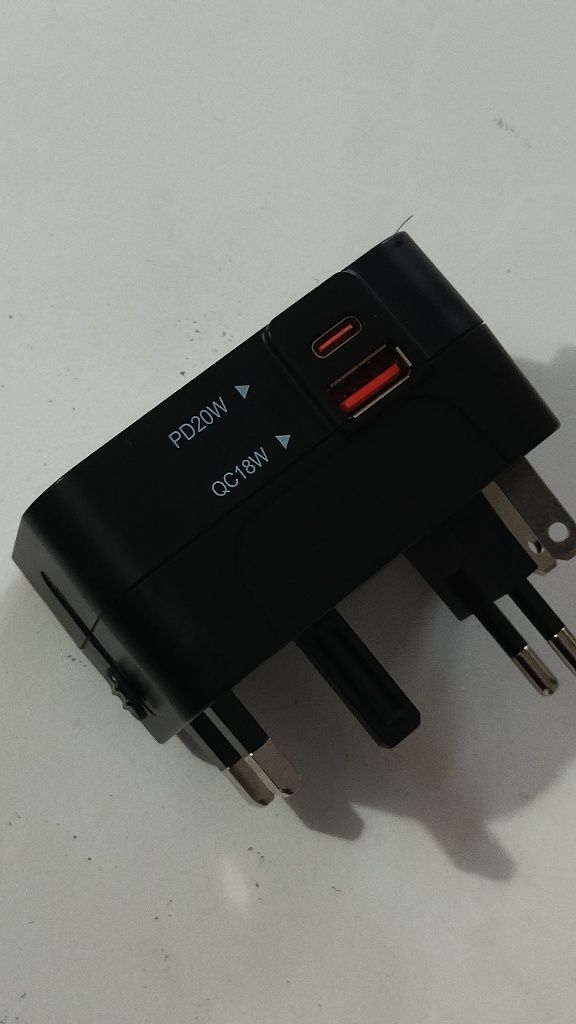 Wtyczka podróżna  adapter USB