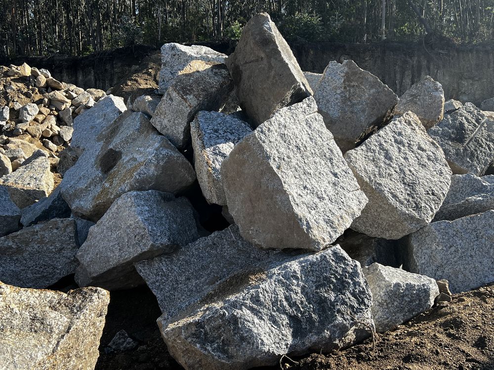 Pedra de alvernaria para muros e outros fins