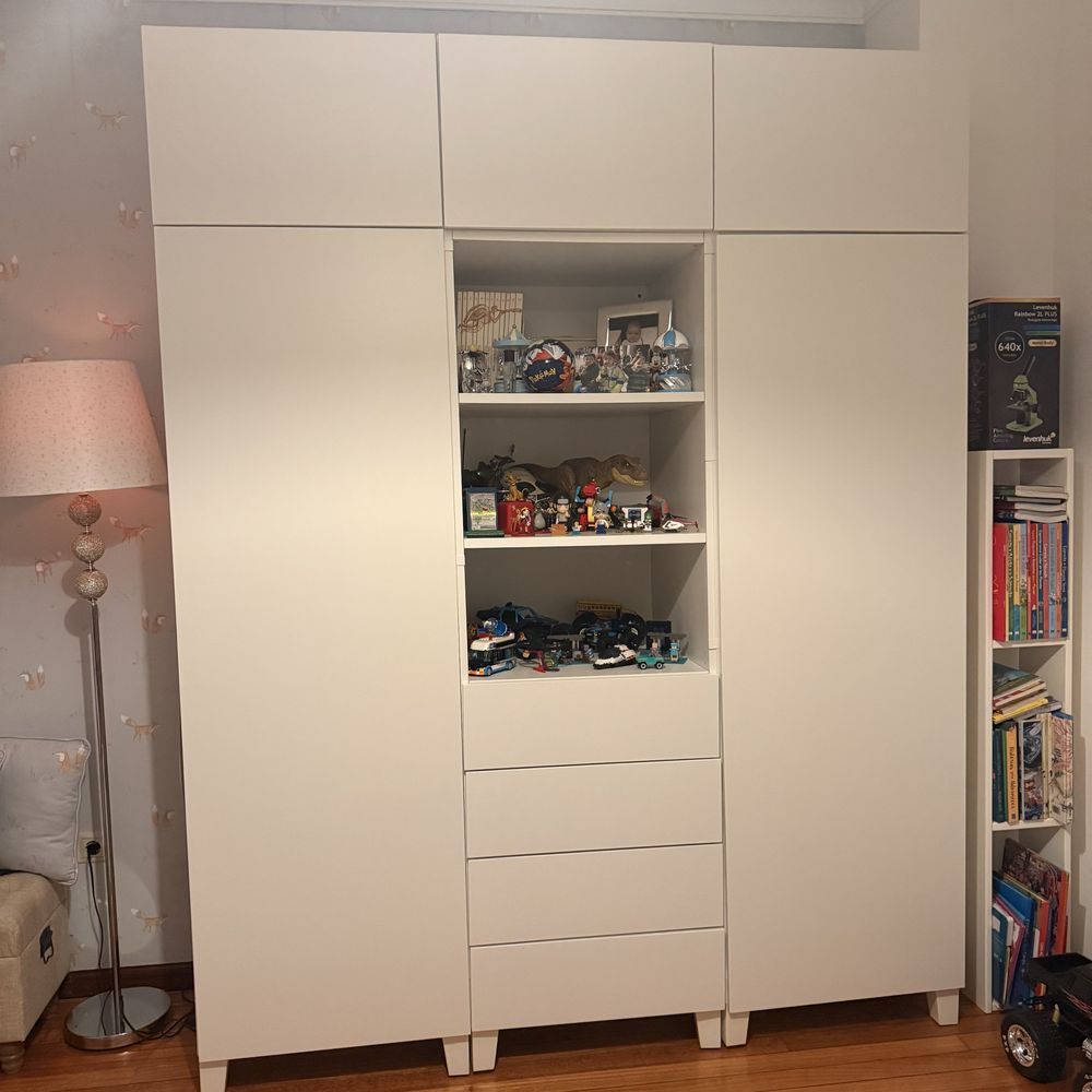 Roupeiro IKEA vendo por motivo de teoca de quarto