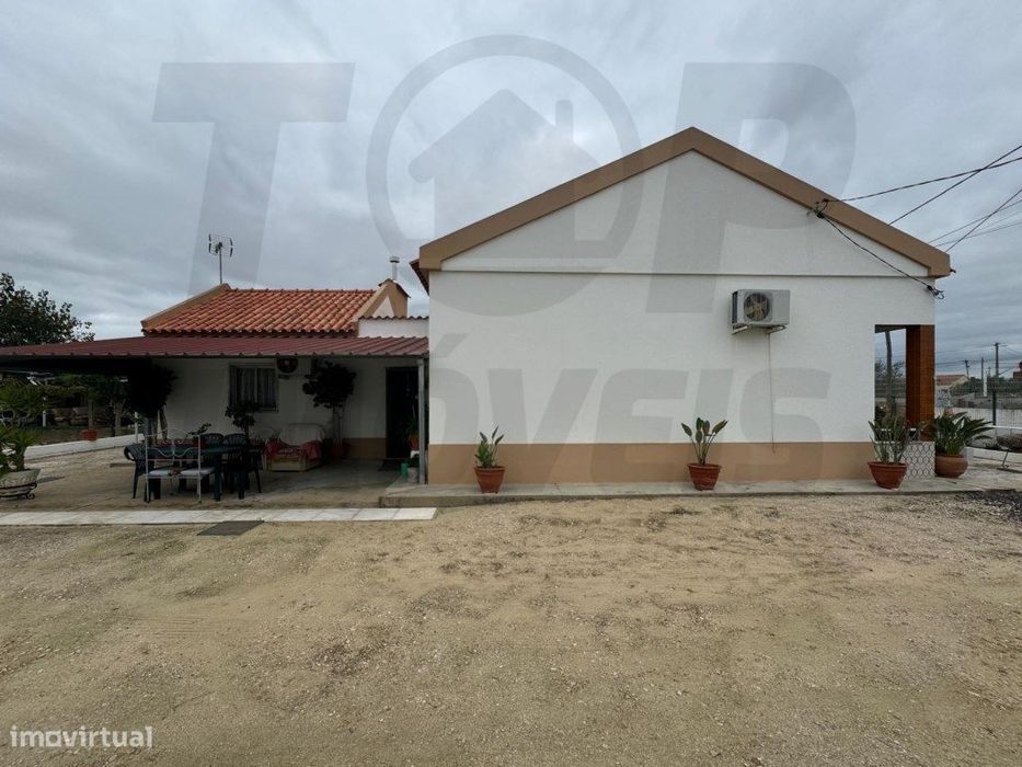 Moradia V3 - Adega - Garagem- Terreno 10.000m2 - Foros de Salvaterr...