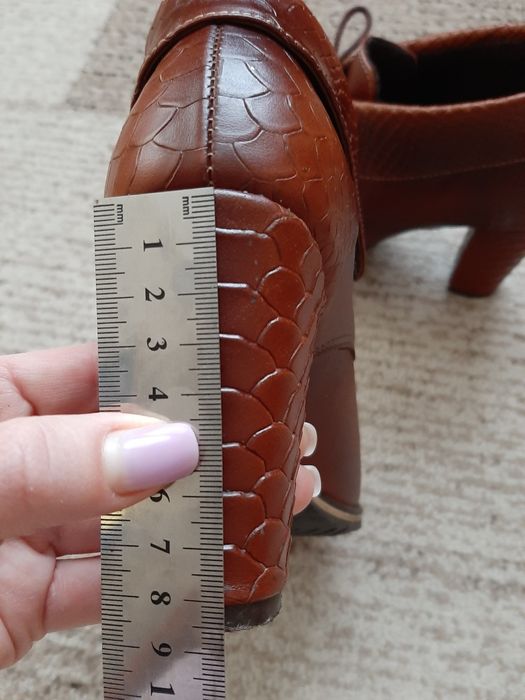 Кожані весняні ботинки.