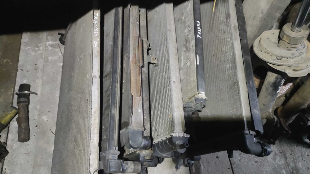 Радиатор двигателя Ауди 80