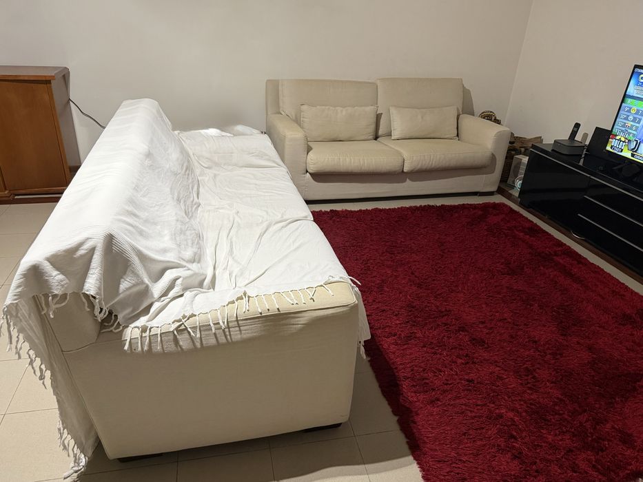 2 sofas de 3 lugares cada