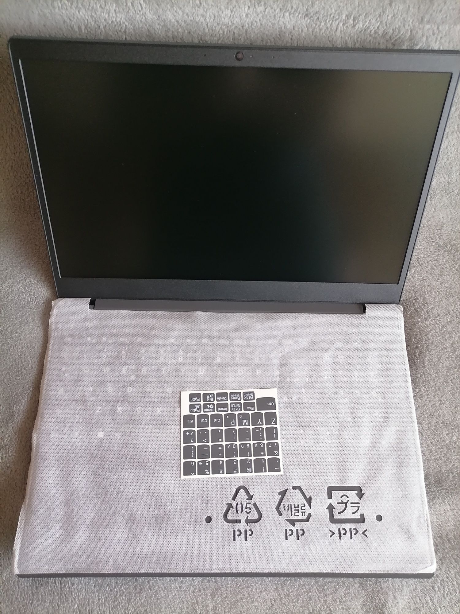 Nowy Lenovo V15-ADA WIN 11 8GB 756GB SSD Radeon ideał 15.6''  usb  hdm